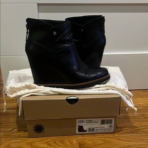 UGG Amal Women's Black Wedge Boots size 5.5